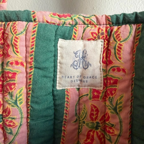 Quilted Green Floral Tote Bag - Stylish Everyday Carry - Picture 6 of 7